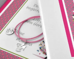 GESCHENKSCHACHTEL, BAUMWOLLARMBAND MIT SCHUTZENGEL, ARMBAND MIT GRAVUR & GESCHENKBOX 5 GESCHENKSCHACHTEL, BAUMWOLLARMBAND MIT SCHUTZENGEL, ARMBAND MIT GRAVUR & GESCHENKBOX -Modejuwelier Geschäft 9a