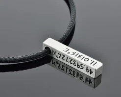 MÄNNERKETTE, MÄNNERSCHMUCK MIT GRAVUR, SILBERBARREN GRAVUR, KETTE KOORDINATEN -Modejuwelier Geschäft img2620