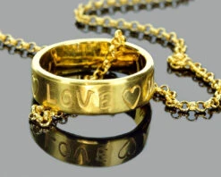 RING KETTE MIT GRAVUR, GOLDSCHMUCK, DESIGNERSCHMUCK 8 RING KETTE MIT GRAVUR, GOLDSCHMUCK, DESIGNERSCHMUCK -Modejuwelier Geschäft img4410 002